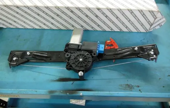 Lancia Delta III Front door electric window regulator 51909795