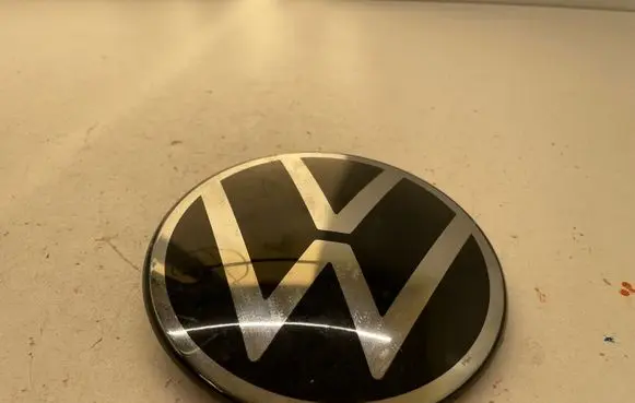 Volkswagen Tiguan Manufacturer badge logo/emblem 5NA853601M