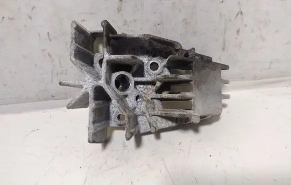Nissan Qashqai Engine mounting bracket 8200771226