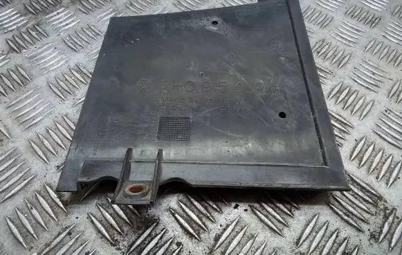 Volkswagen Multivan T5 Battery tray heat shield 7H0915438A