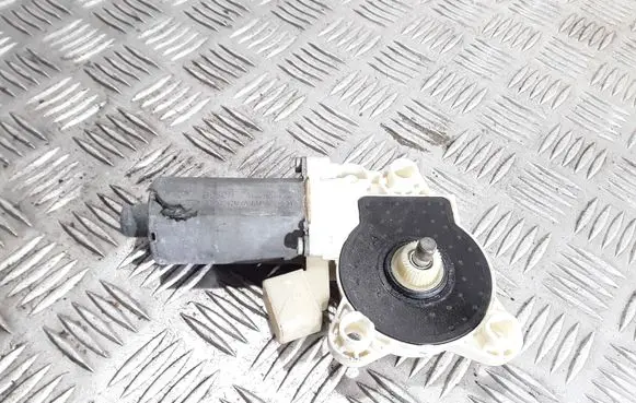 Mercedes-Benz E W211 Front door window regulator motor A2118202942