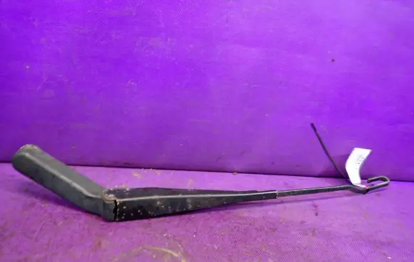 Ford Mondeo Mk III Front wiper blade arm 1S7117526AB