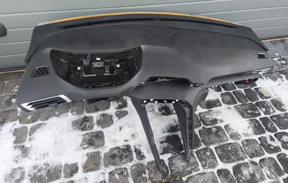 Peugeot 3008 II Dashboard B0004300