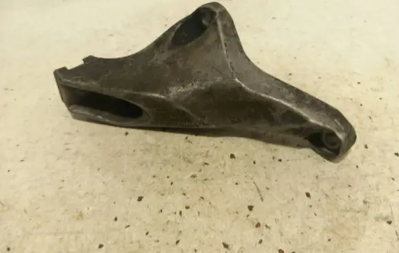Audi A4 S4 B7 8E 8H Engine mounting bracket 8E0199307S