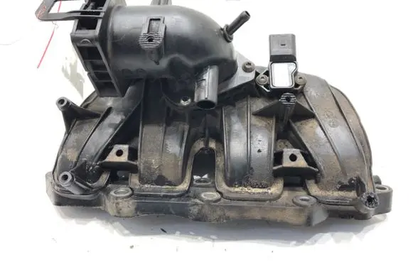Volkswagen Scirocco Intake manifold 03C129721B