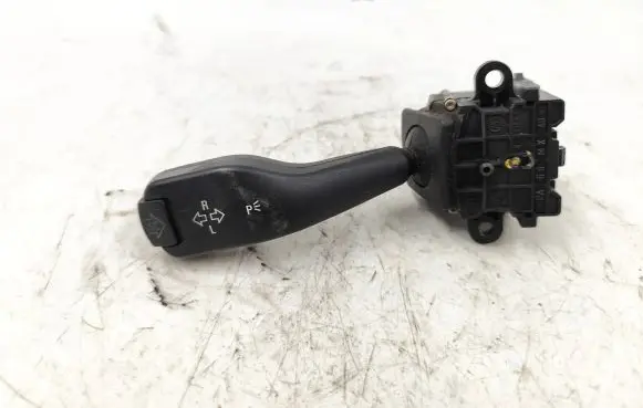 BMW 5 E39 Indicator stalk 8363668 01104010