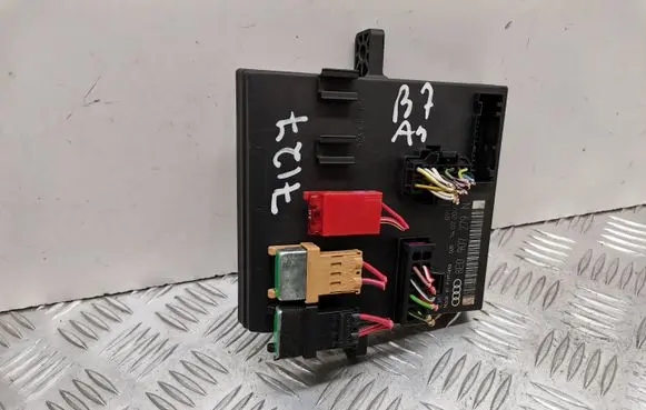 Audi A4 S4 B7 8E 8H Comfort/convenience module 8E0907279N
