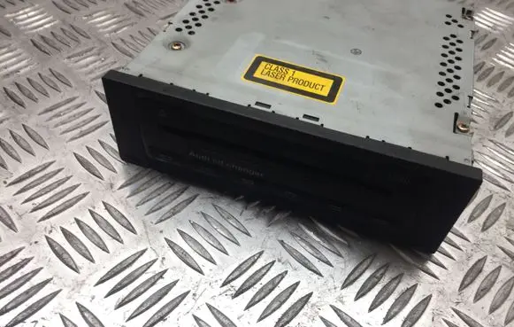 Audi A4 S4 B6 8E 8H CD/DVD changer AUZ5ZAA7027614
