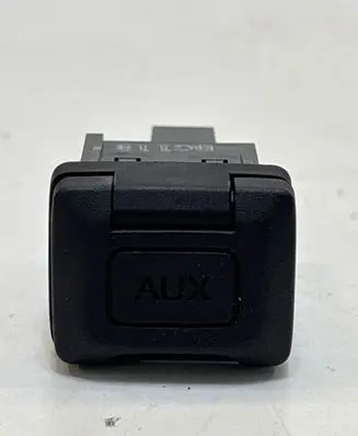 Honda CR-V AUX in-socket connector M34736
