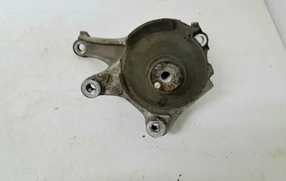Honda Civic Engine mount bracket