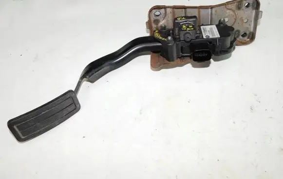 Land Rover Discovery 3 - LR3 Accelerator throttle pedal SLC500021