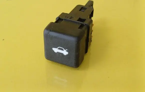Alfa Romeo 166 Tailgate opening switch 
