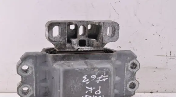 Engine mount bracket