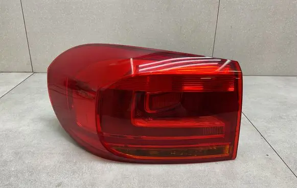 Volkswagen Tiguan Rear/tail lights 5N0945095Q