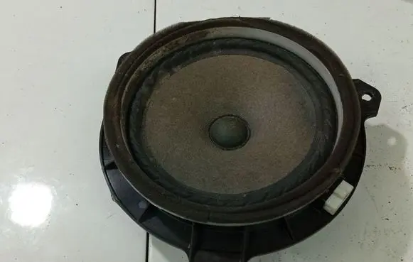 Toyota Yaris Front door speaker 6D20A