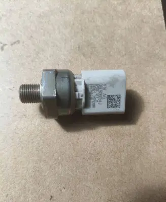 Volkswagen Amarok Oil pressure sensor 06e906054J