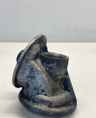 Oil filter mounting bracket