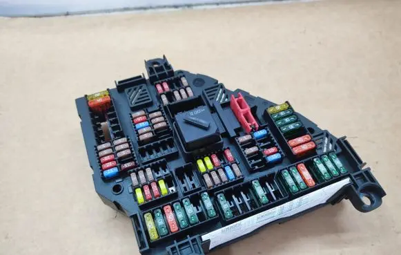 BMW 7 F01 F02 F03 F04 Fuse module 9252812