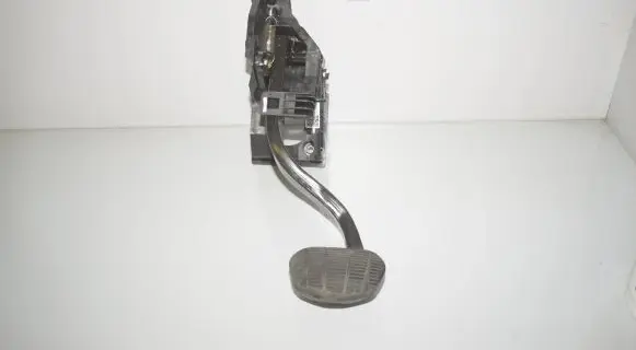 BMW 2 F46 Brake pedal 6856596 35006856596