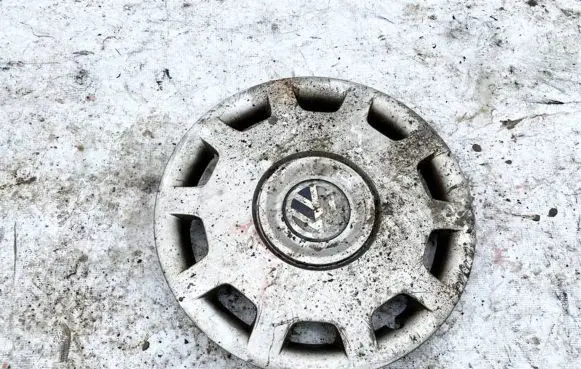 Volkswagen Golf IV R15 wheel hub/cap/trim 3B0601147