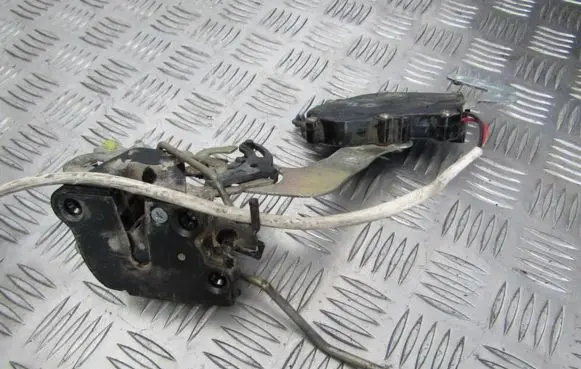 Suzuki Baleno EG Rear door lock