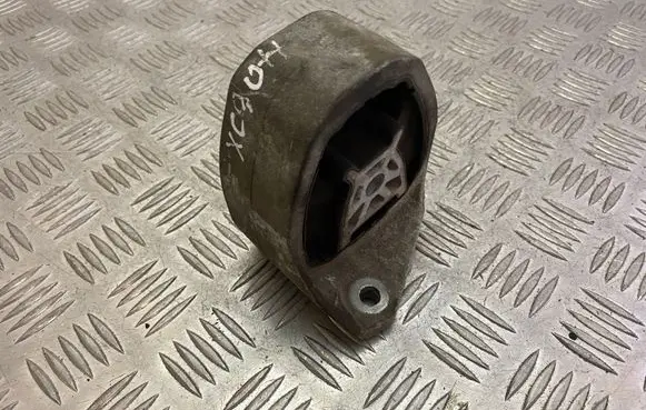 Volvo XC90 Engine mount bracket 31339953
