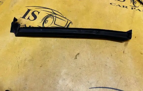 Porsche 911 996 Rubber seal rear door window/glass 
