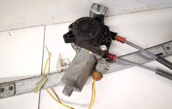 Citroen Xsara Front door window regulator motor 04094519