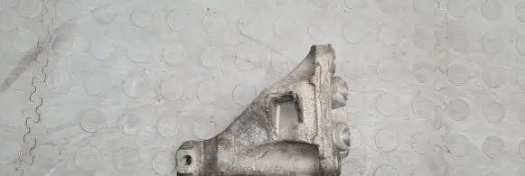 BMW 5 E60 E61 Engine mounting bracket 6781916