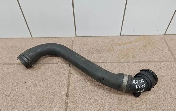 Engine coolant pipe/hose