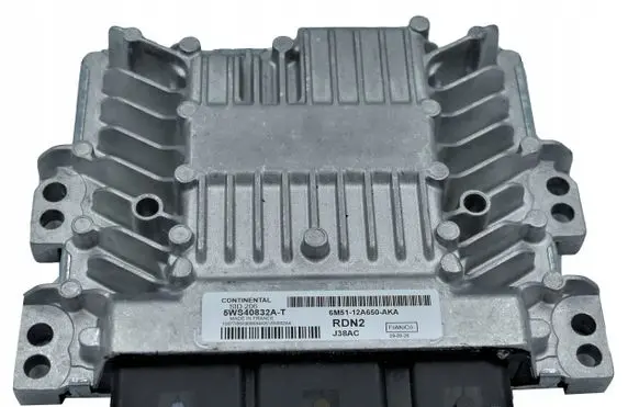 Ford Focus Engine control unit/module 5WS40832AT 6M5112A650AKA RDN2