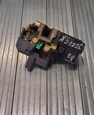 Jeep Grand Cherokee (WJ) Rear door lock