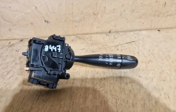 Toyota Yaris Wiper control stalk 173647