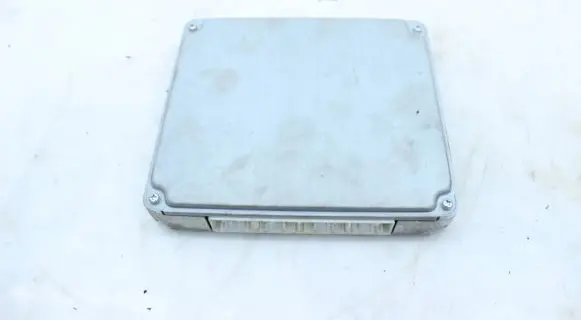 Toyota Avensis T250 Engine control unit/module 8966105821 1758008333 MB1758008333
