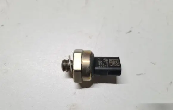 BMW 3 F30 F35 F31 Oil pressure sensor 1103245429 8647488 12618647488