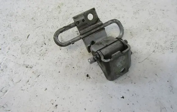 Audi A4 S4 B7 8E 8H Front door lower hinge 8E0831412B
