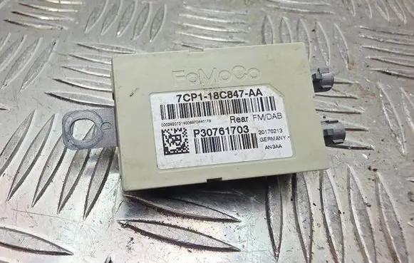 Volvo V40 Aerial antenna amplifier P30761703 7CP118C847AA