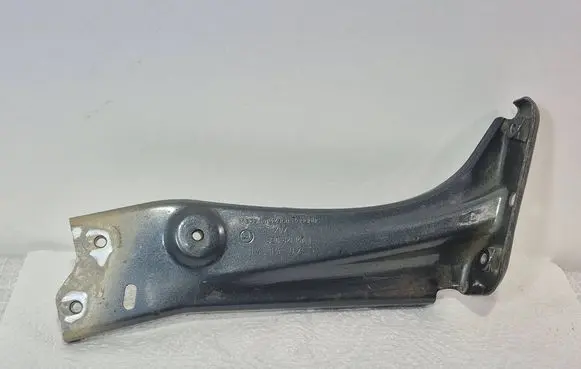 Skoda Octavia Mk3 (5E) Fender mounting bracket 5E0821141 1402
