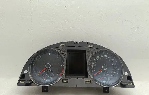 Volkswagen PASSAT B6 Speedometer (instrument cluster) 3C0920972J 006256