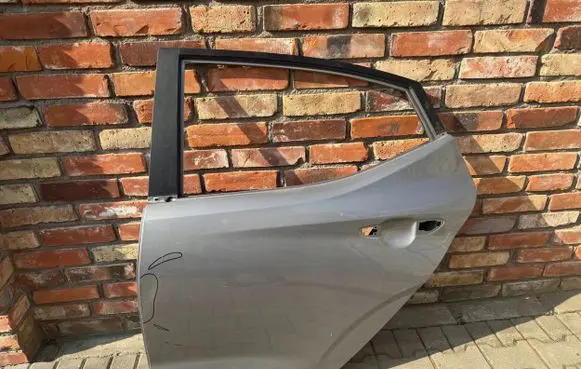 Hyundai i10 Rear door