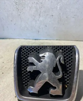Manufacturer badge logo/emblem