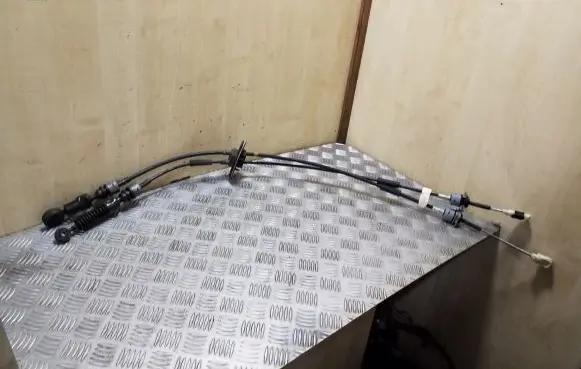 Hyundai ix35 Gear shift cable linkage 437942Y300