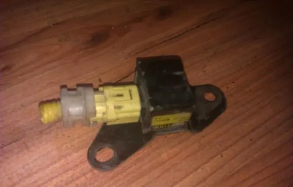 Subaru Impreza III Airbag deployment crash/impact sensor 98231ac110