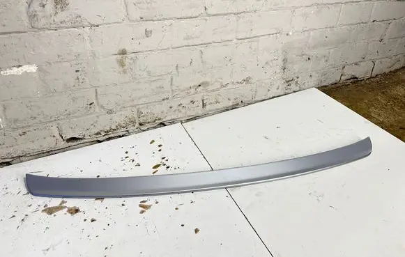 Tailgate/trunk spoiler