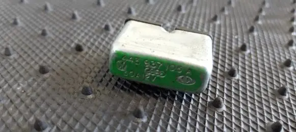 Volkswagen Golf IV Other relay 443937105A