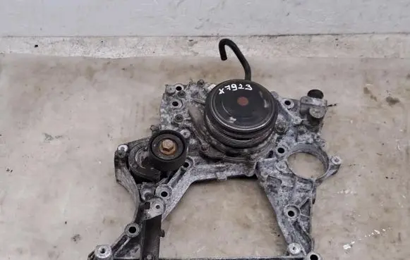 Mercedes-Benz C W205 Water pump A6512006001
