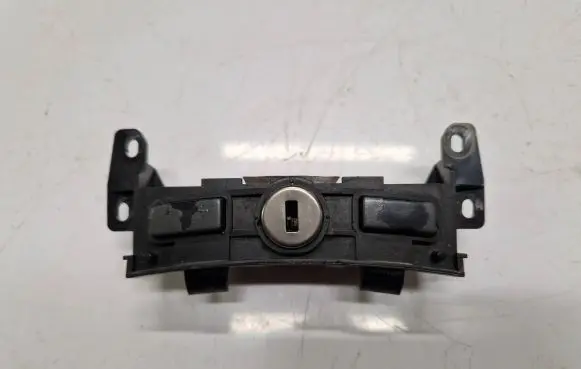 BMW 7 E65 E66 Armrest lock 81422001