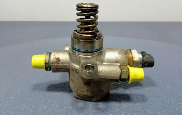 Porsche Cayenne (92A) Fuel injection high pressure pump 06M127026H
