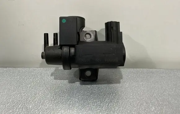 Toyota Avensis T270 Turbo solenoid valve 258190R011 10T061
