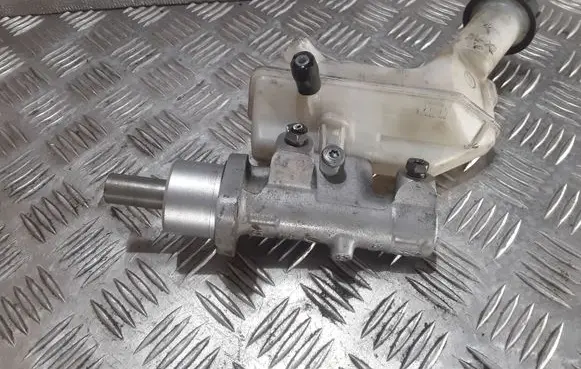 Nissan Note (E11) Master brake cylinder